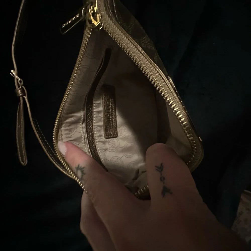 Michael Kors Brown Signature Crossbody with Rose Gold Sequin Center - Picture 3 of 4